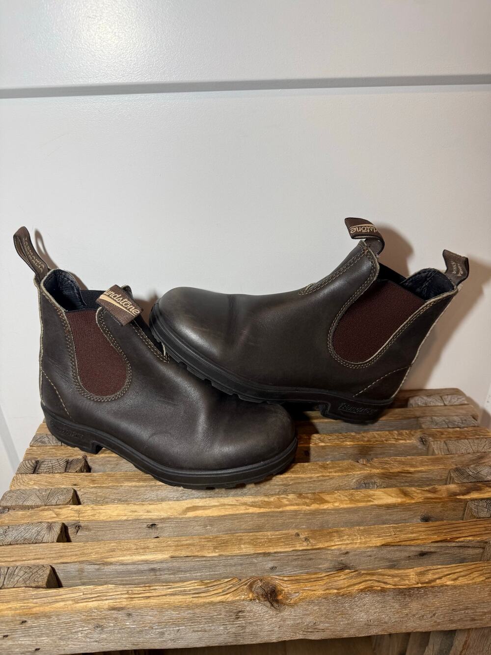 Blundstone Australian Brown Leather Chelsea Outdoor Boots. Unisex, m 10 womens 8